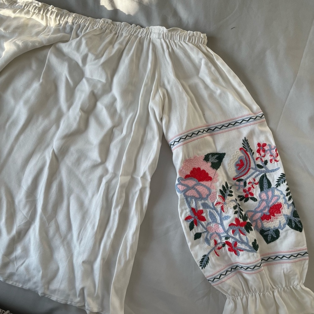 Sugar+Lips Embroidered Off-The-Shoulder Top (M) - Picture 3 of 4